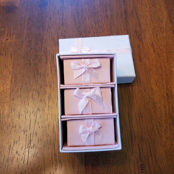 Heart Earrings - New in box - Picture 2 of 7